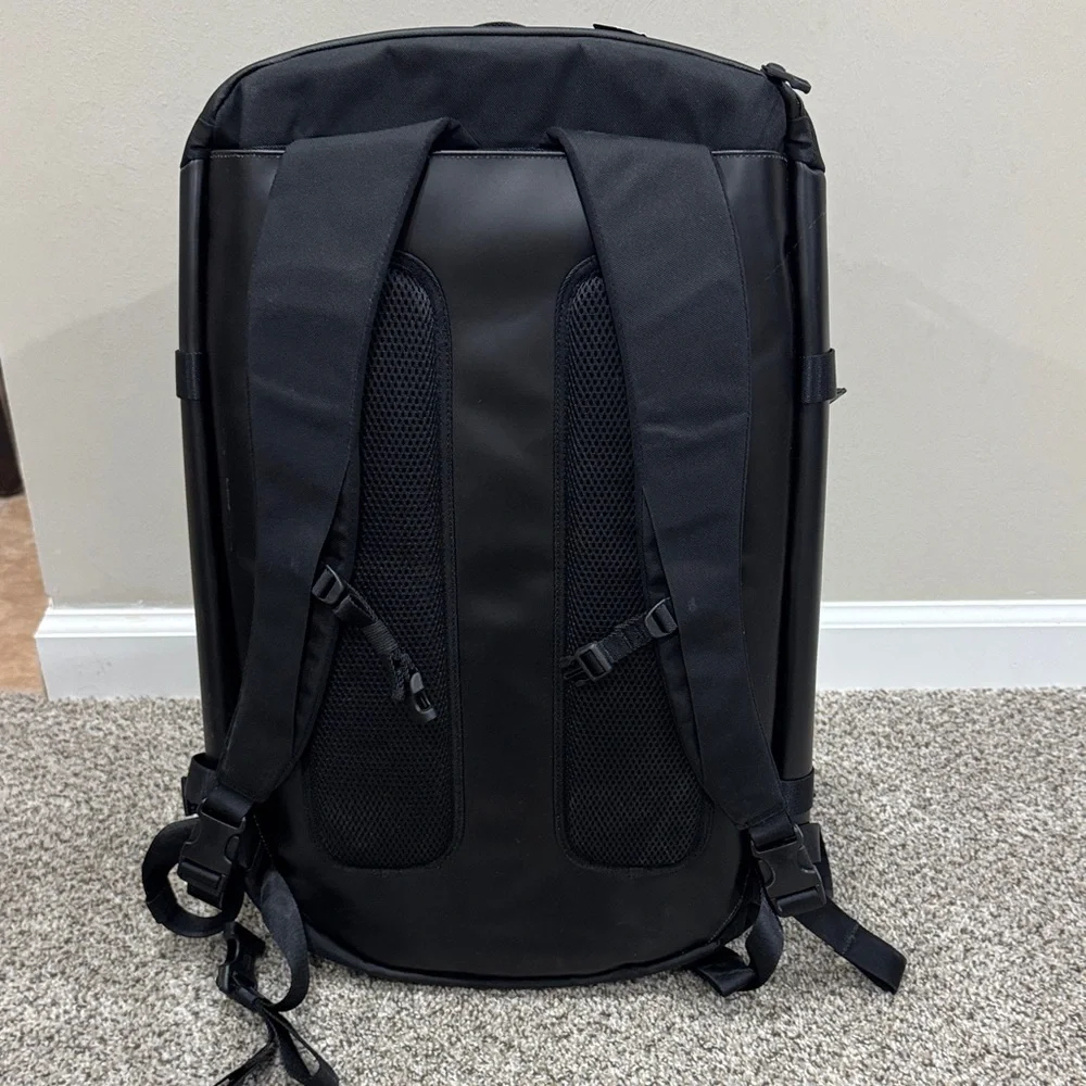 Lululemon more miles Men's Black Travel Backpack - Sleek Urban Carry